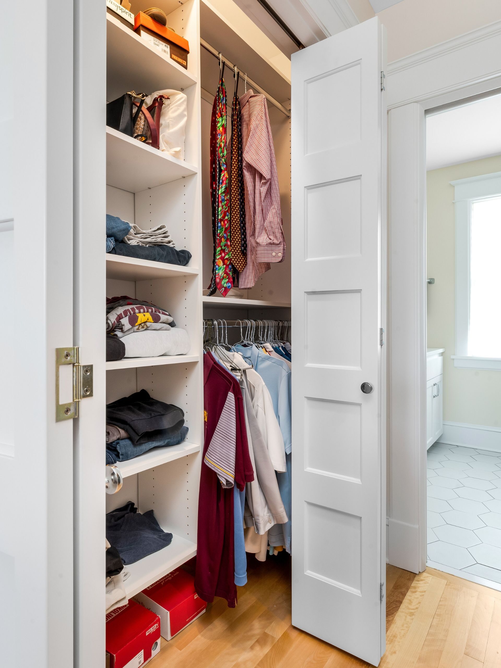 bedroom closet with bi-fold door, open and rod shelving